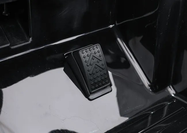Elektrické autíčko Jeep BEAST 4x4 čierne