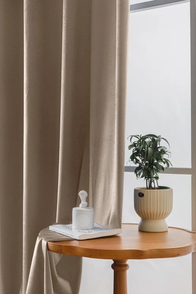 Béžový zatemňovací záves VELVET 140x270 cm Zavesenie: Riasiaca páska