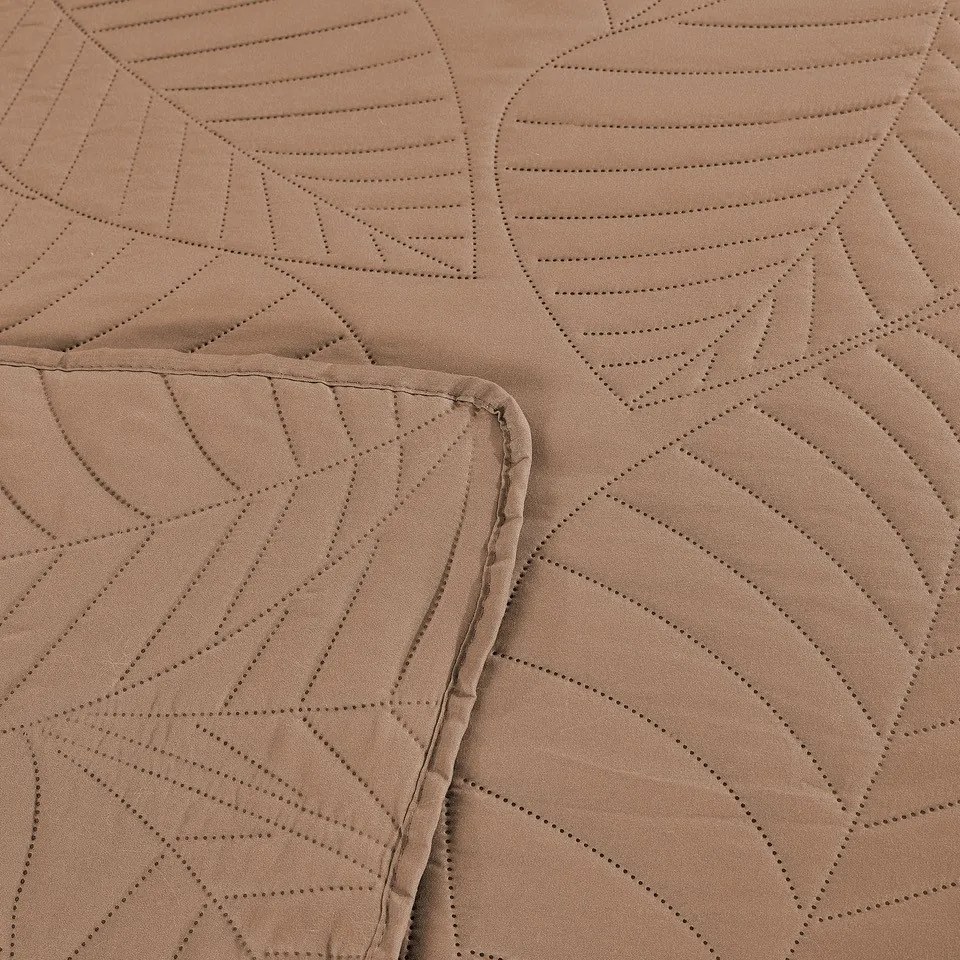 Svetlohnedý prehoz na posteľ LEAVES Rozmer: 200 x 220 cm