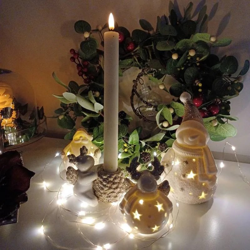 DECOLED Keramický santa, 7,6 x 7 x 7,8 cm, teple bílá, 2xLR44