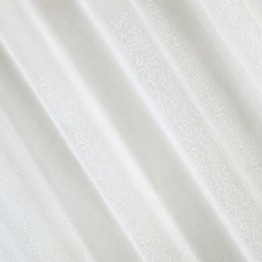Biela záclona na kruhy so všitým vzorom 140 x 250 cm Dĺžka: 250 cm
