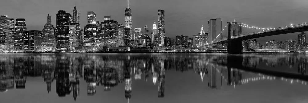 Obraz odraz Manhattanu vo vode v čiernobielom prevedení Varianta: 120x40