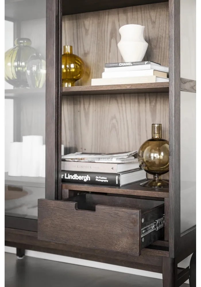 Hnedá vitrína v dekore duba s posuvnými dverami 100x203 cm Hazelton – Rowico