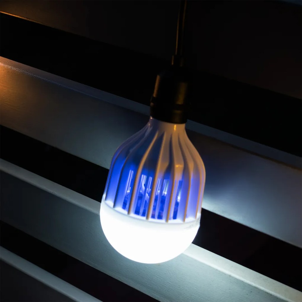 LED žiarovka likvidujúca hmyz E27 studená 6500k 8w 800 lm