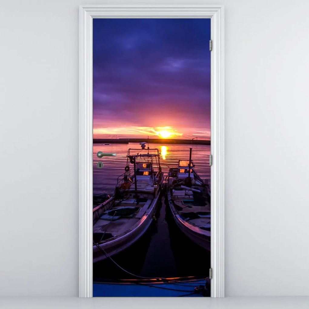 Fototapeta na dvere - Rybárske lode v prístave (95x205cm)