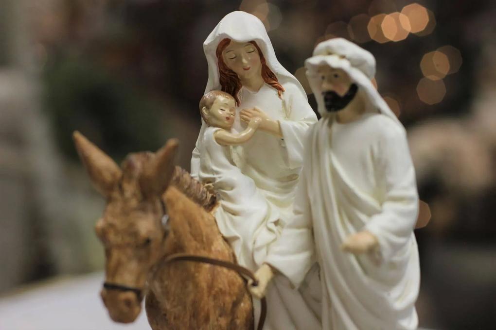 Bielo hnedá vianočná dekorácia Svätá rodina 20cm