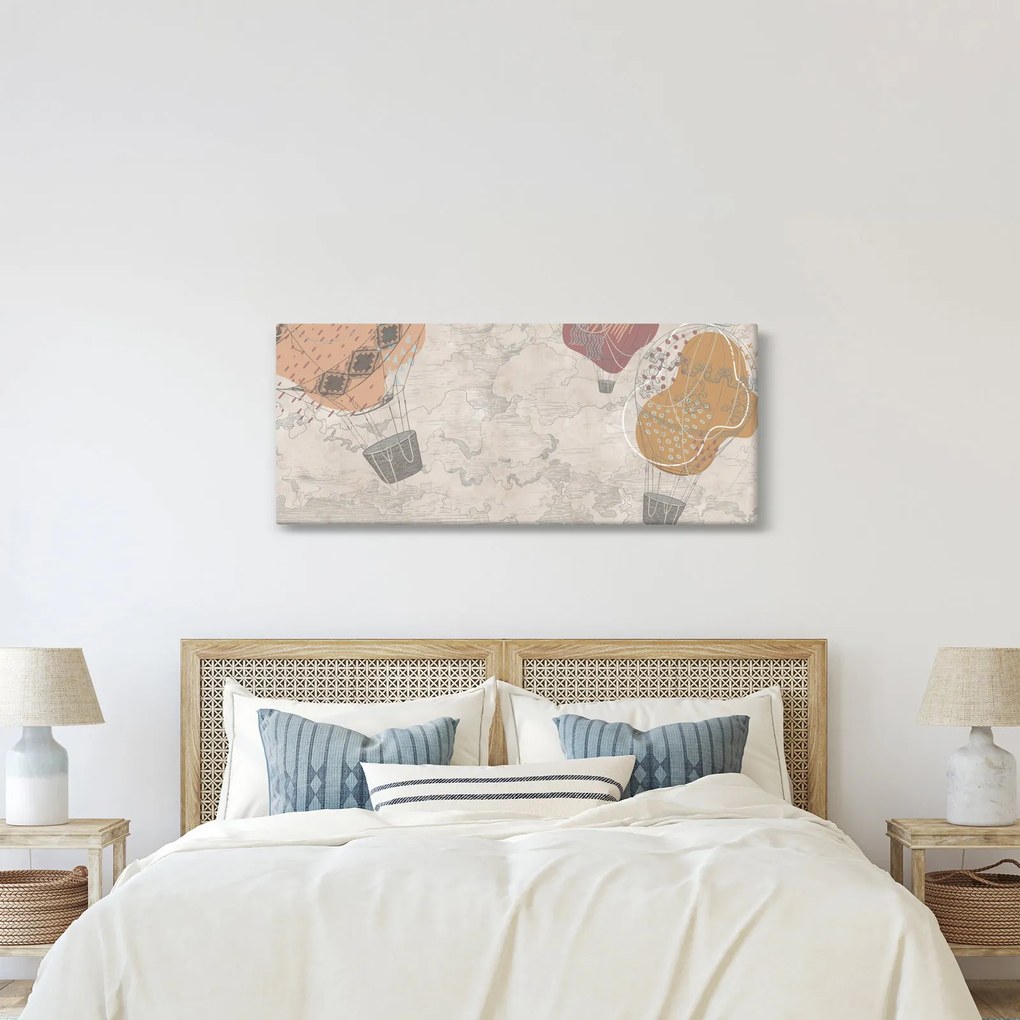 Obraz - Balóny nad mestom, teplé tóny (120x50 cm)
