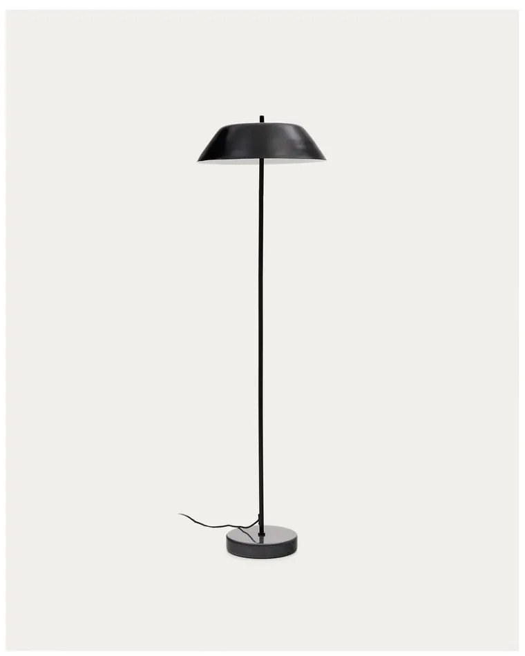 Čierna stojacia lampa s kovovým tienidlom (výška 153 cm) Sayra – Kave Home