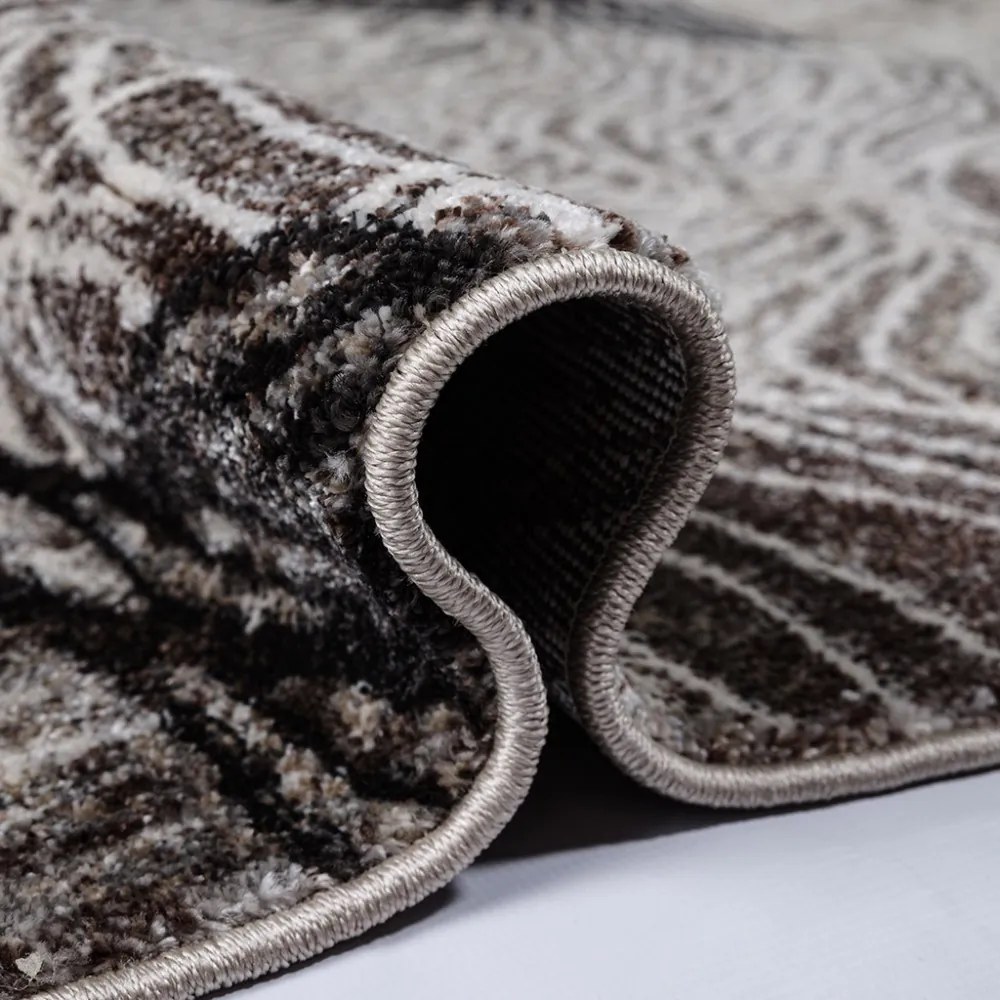 Prepracovaný hnedý koberec so zaujímavým ornamentom Šírka: 60 cm | Dĺžka: 100 cm