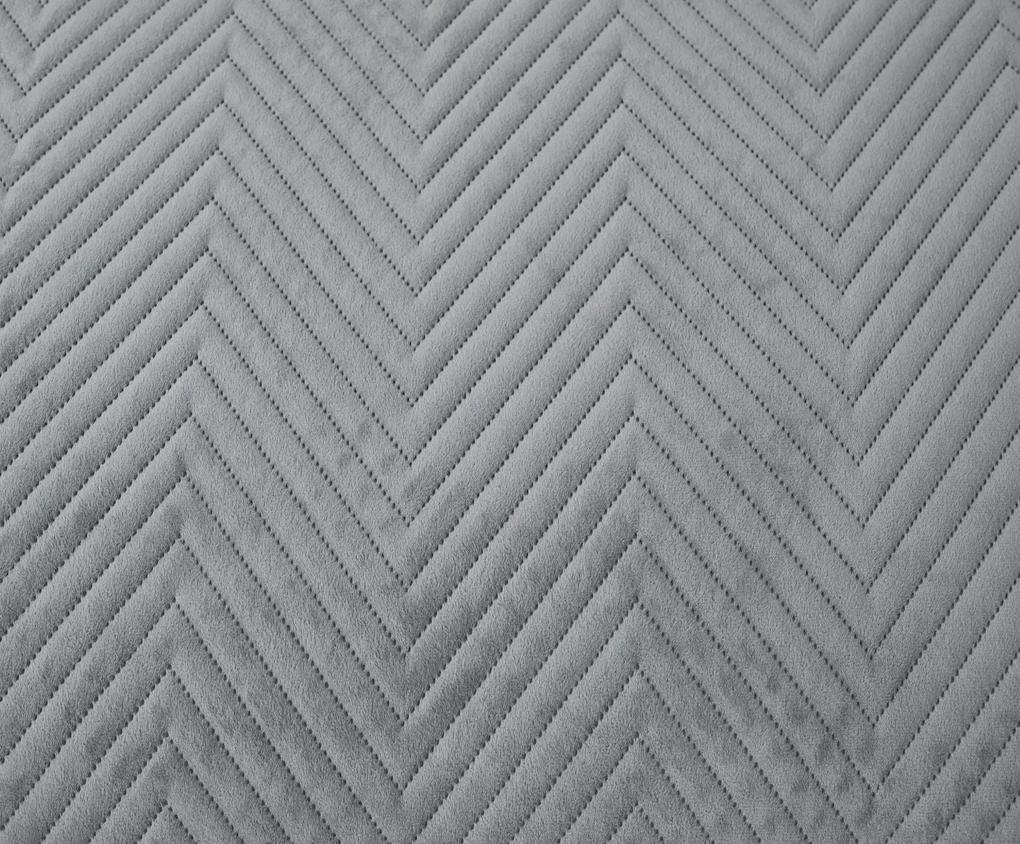 Sivý zamatový prehoz na posteľ so vzorom ARROW VELVET Rozmer: 200 x 220 cm