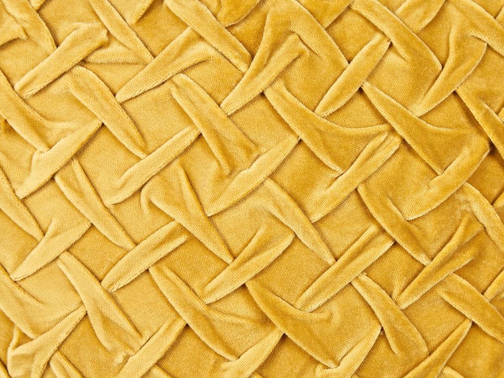 Zamatový vankúš 45 x 45 cm žltý CHOISYA Beliani
