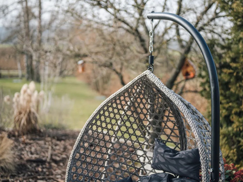 Svetlosivé závesné kreslo TROPIKAL s čiernym stojanom