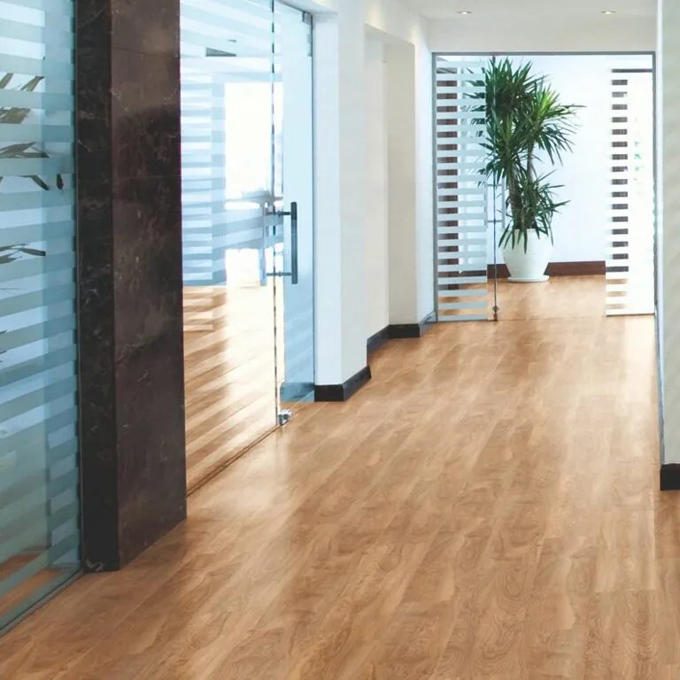 AKCIA: Kliková podlaha se zámky Swiss Noblesse 4V 2833 Camarque Oak, laminátová podlaha, 1380 x 193 mm, Kronoswiss