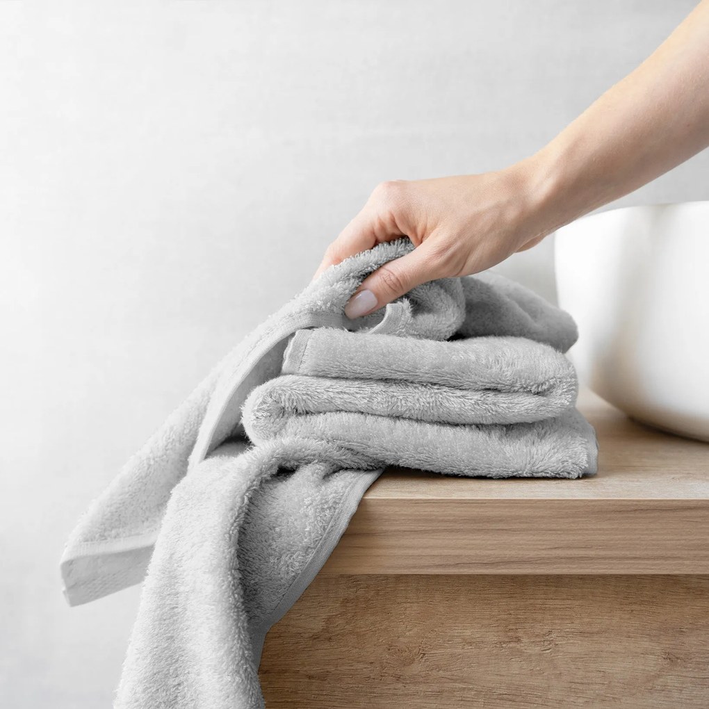 Goldea bambusový uterák/osuška - svetlo sivý 50 x 100 cm