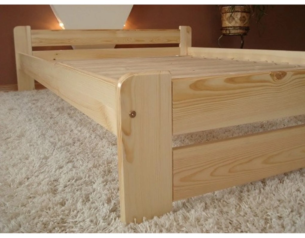 Vyvýšená masívna posteľ Euro 180x200 cm vrátane roštu Orech