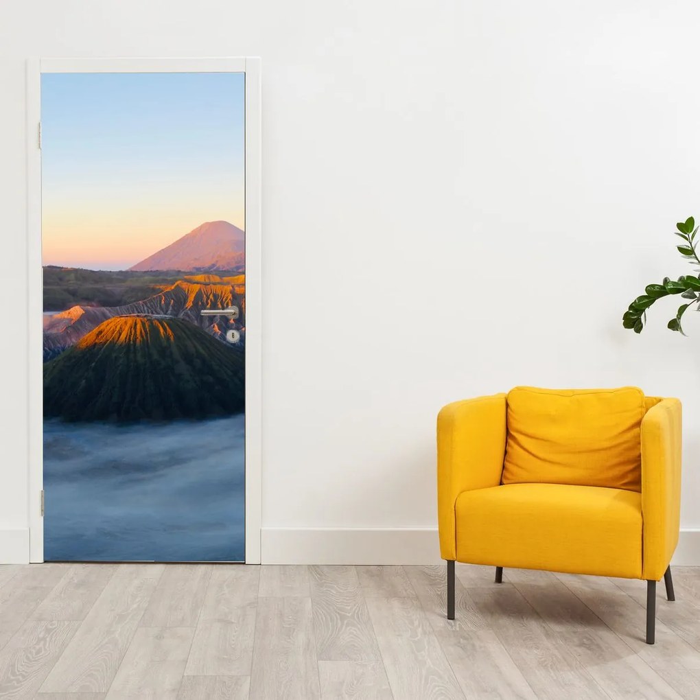 Fototapeta na dvere - Hora Bromo v Indonézii (95x205cm)