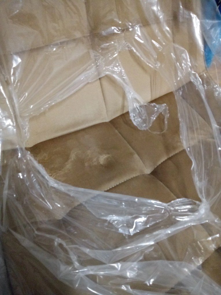 AKCIA Jedálenská stolička SPLIT VELVET so zlatými nohami, hnedá II. akosť