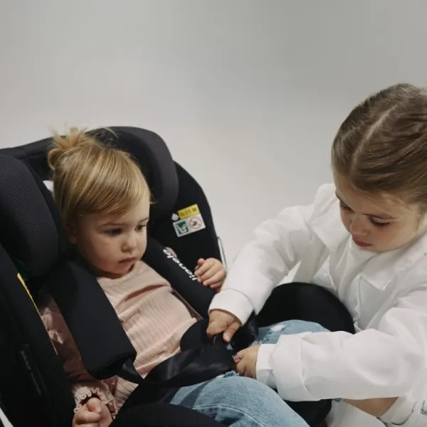 Lionelo - Otočná autosedačka s bázou ANTOON PLUS i-Size 40-105 cm Black Onyx