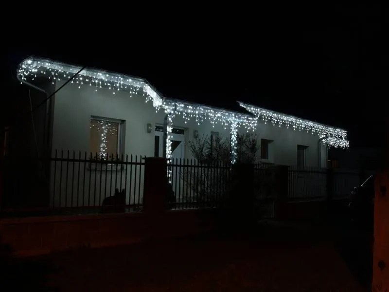 DECOLED LED svetlá vo forme snehuliakov, FLASH, 3 × 0,5 m, ľadovo biela, 114 diód, IP67, čierny kábel