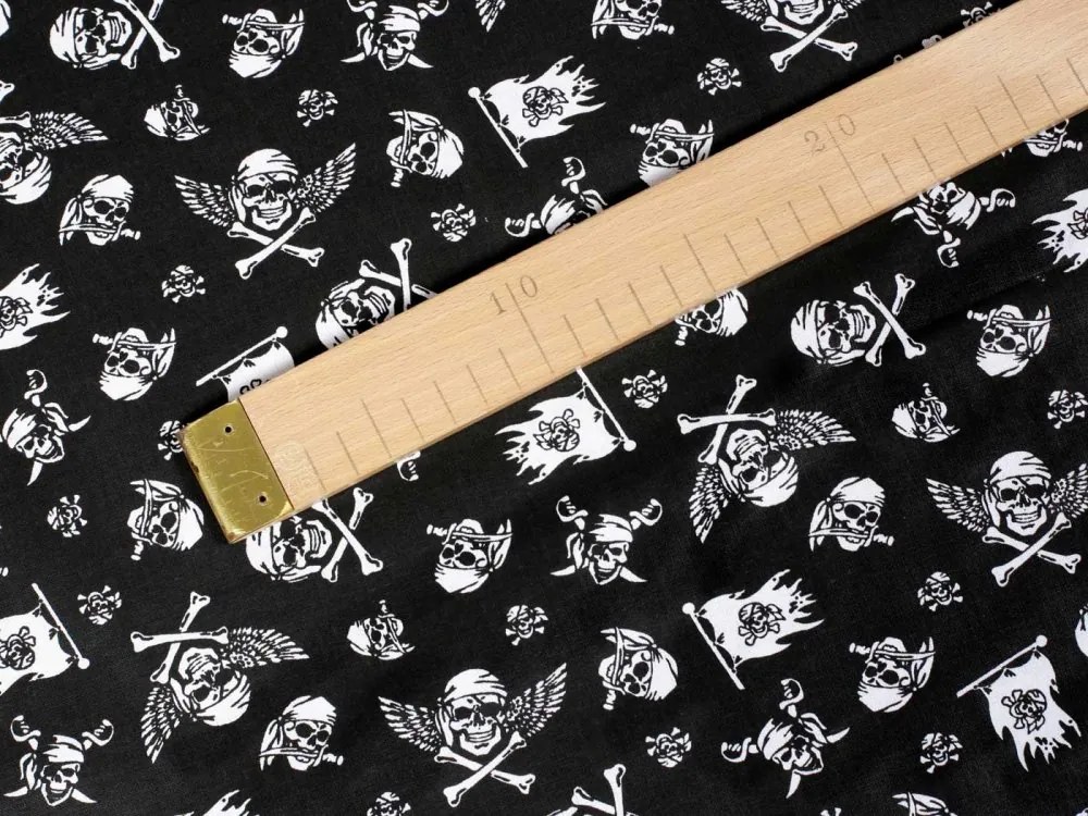 Biante Detský bavlnený záves Sandra SA-104 Biele pirátske lebky na čiernom 150x230 cm