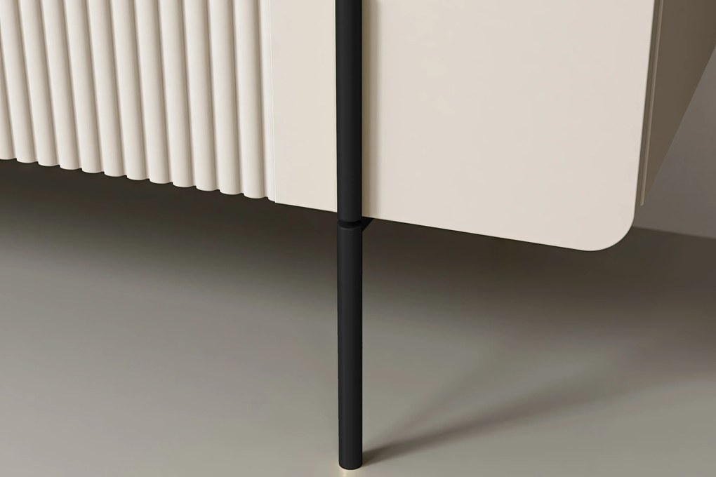 Komoda Malmi 150 cm trojdverová - kašmír / čierne nohy