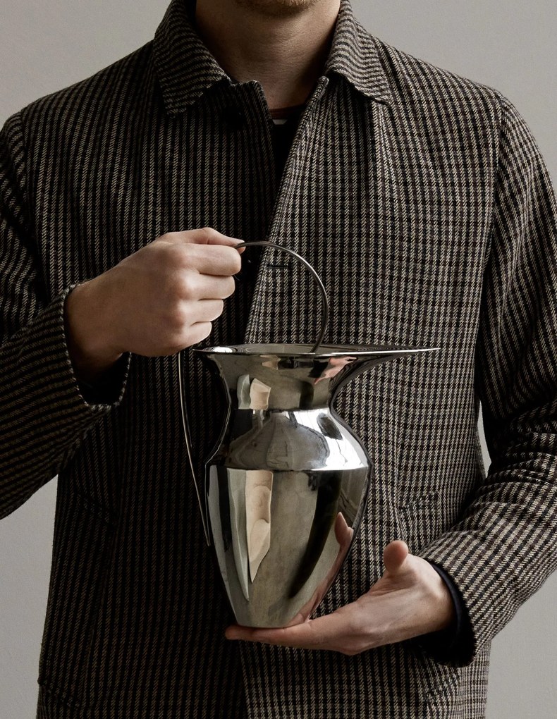 Audo Copenhagen Džbán z nerezovej ocele Etruscan Pitcher 30 cm