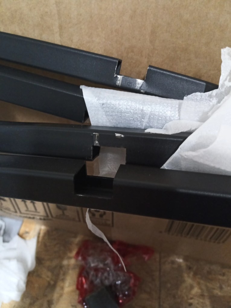 AKCIA Tmavosivá zamatová jedálenská stolička LIBRA s čiernymi nohami II. akosť