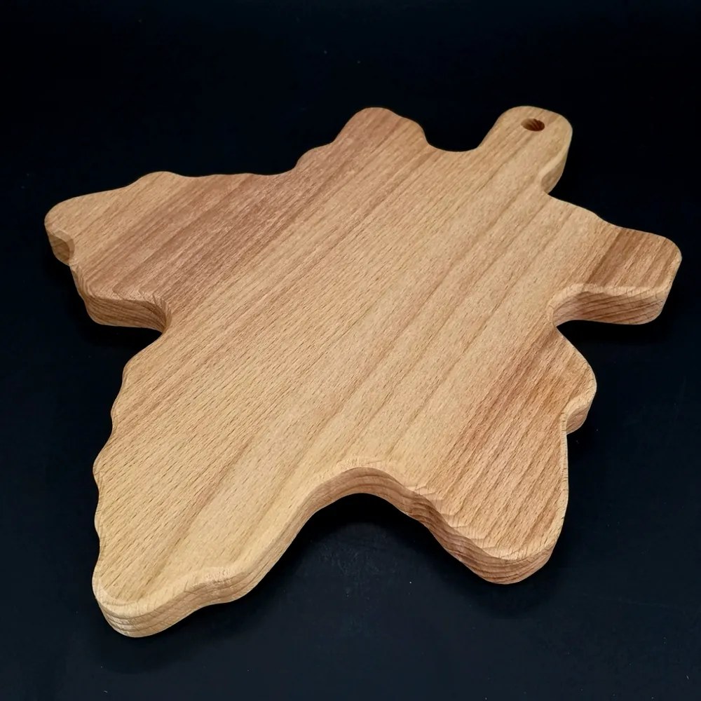 AMADEA Drevená doštička v tvare javorového listu, masívne drevo, 35x25x2 cm