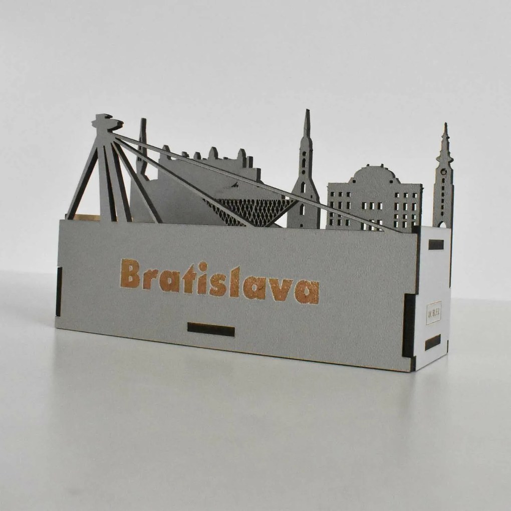 Drevený stojan na perá - Bratislava | DUBLEZ