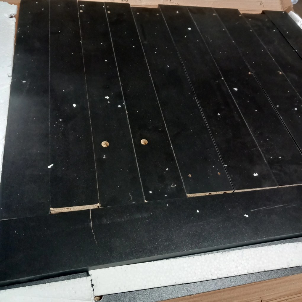 AKCIA Čierny jedálenský stôl s doskou v dekore dub zlatý craft MADO 120x80 II. akosť