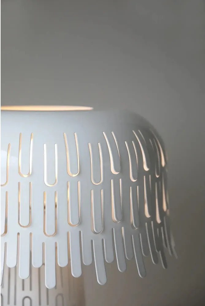 Biela stolová lampa s kovovým tienidlom (výška 38 cm) Verbera – Markslöjd