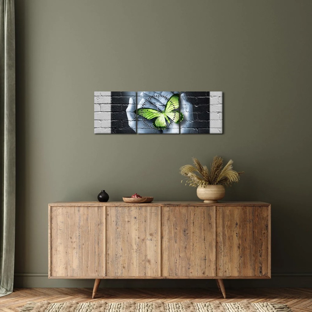 Obraz - Zelený motýľ v stene (s hodinami) (90x30 cm)