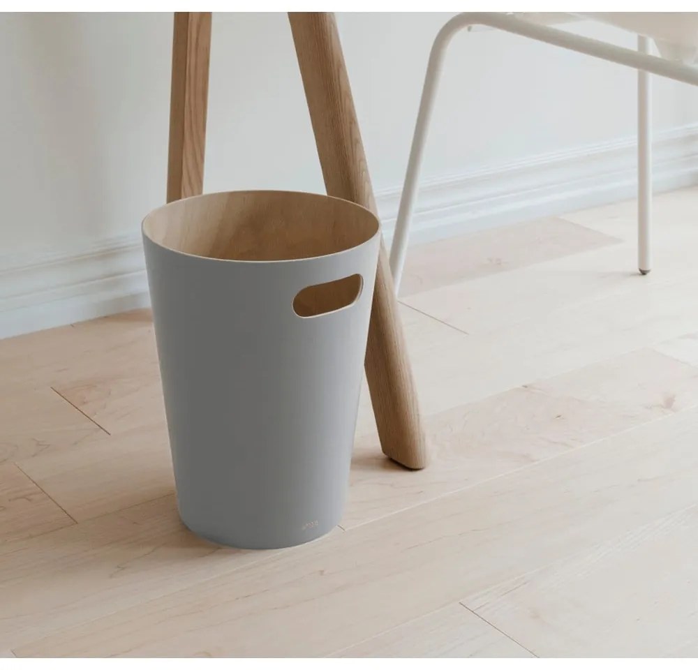 Svetlosivý drevený odpadkový kôš 7,5 l Woodrow – Umbra