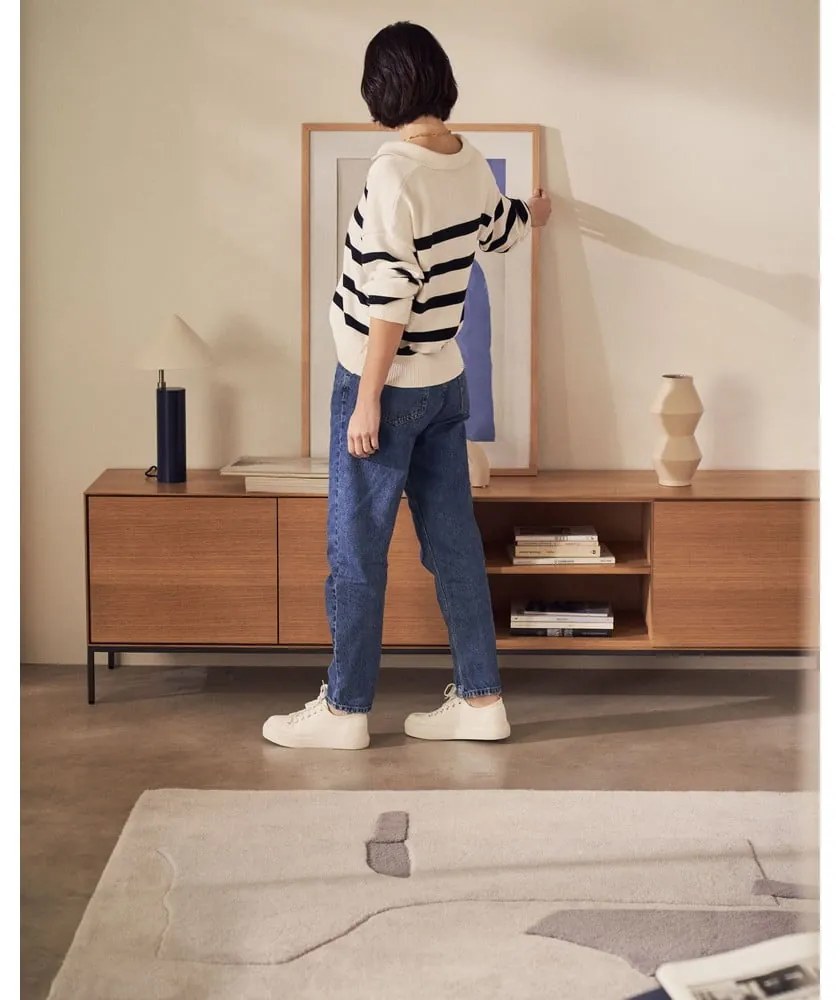 TV stolík v dekore orecha v prírodnej farbe 195x55 cm Vedrana – Kave Home