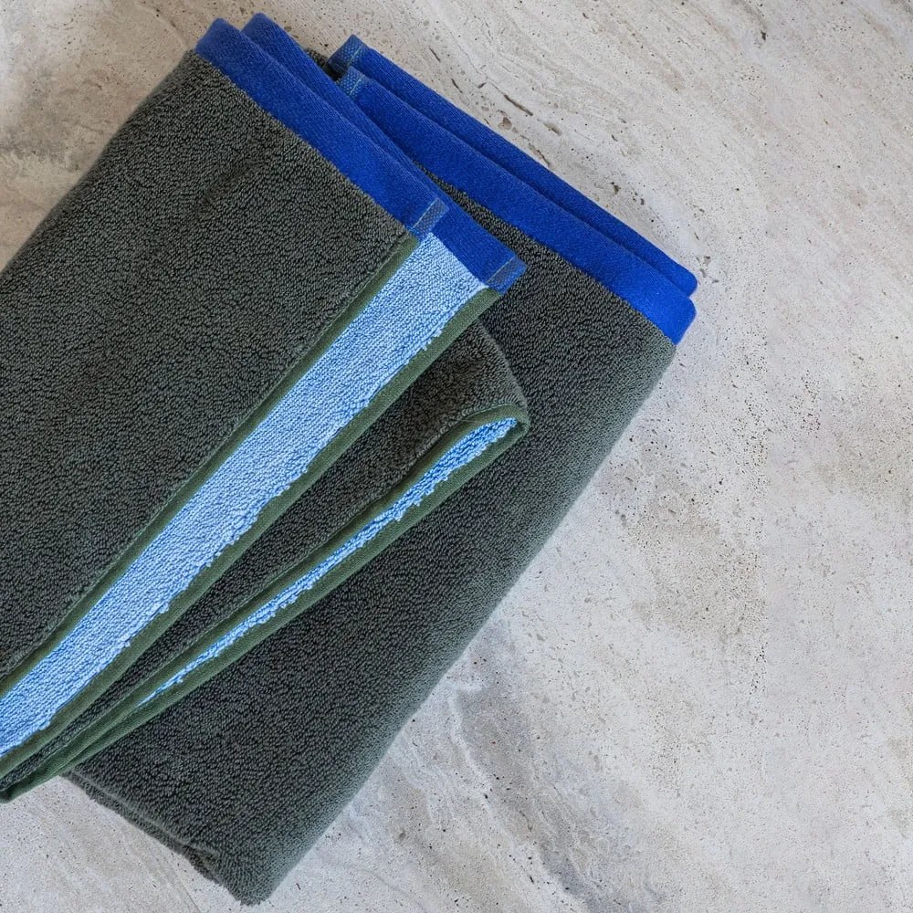 Tmavozelený/modrý froté uterák z Bio bavlny 50x90 cm Soft – Mette Ditmer Denmark