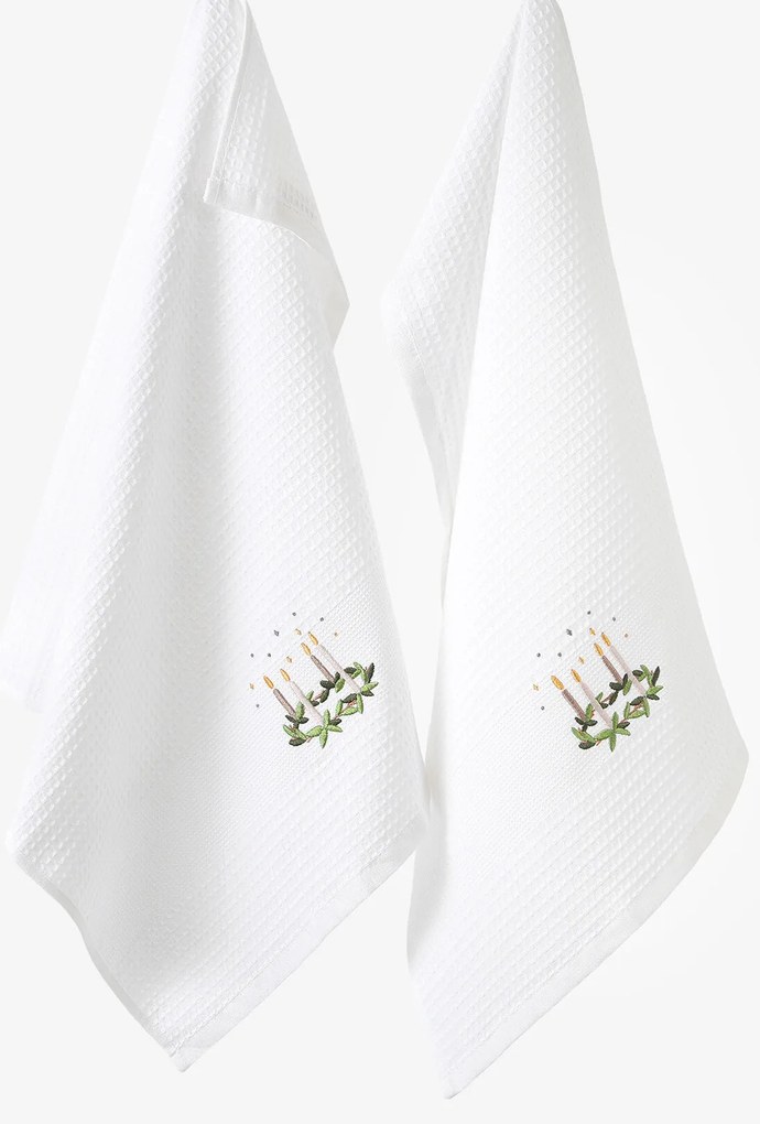 Goldea vianočná kuchynská vaflová utierka s výšivkou - adventný veniec na bielom 50 x 70 cm