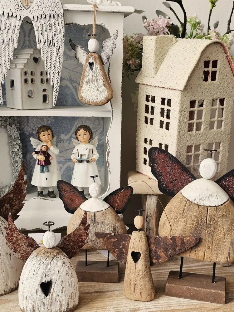 Dekorácia drevená figúrka anjel so srdiečkom Angel Rustic L - 20*6*25 cm