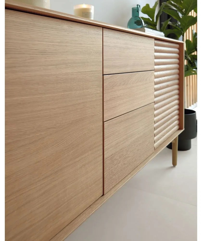 Nízka komoda v dekore duba v prírodnej farbe 200x86 cm Lenon – Kave Home