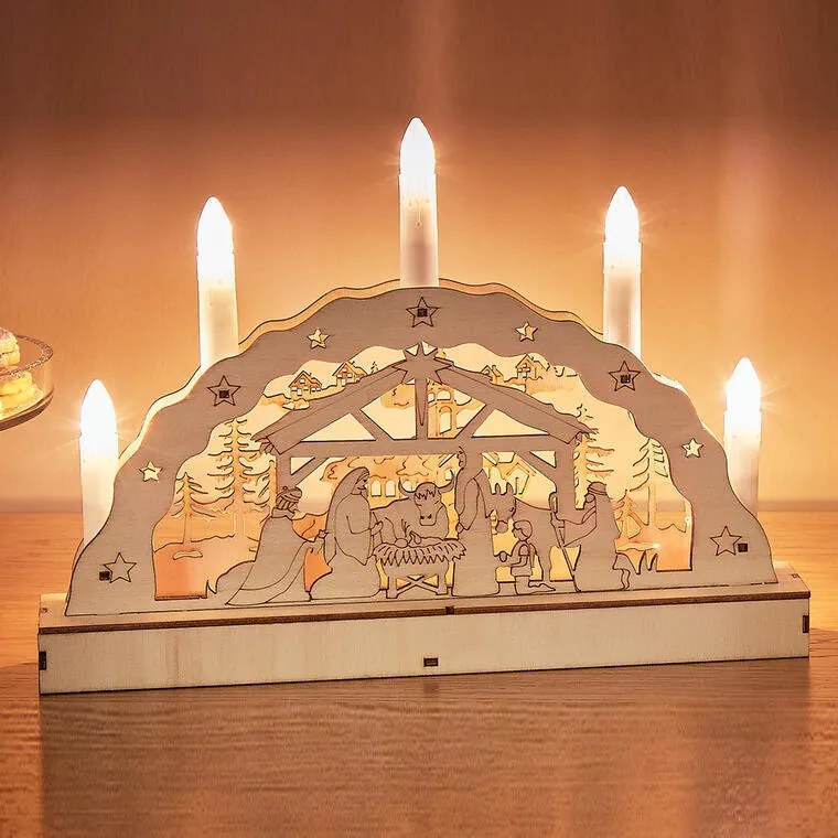 Drevený svietnik s betlehemom