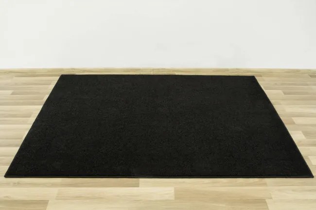 Metrážny koberec Lima 790 čierny