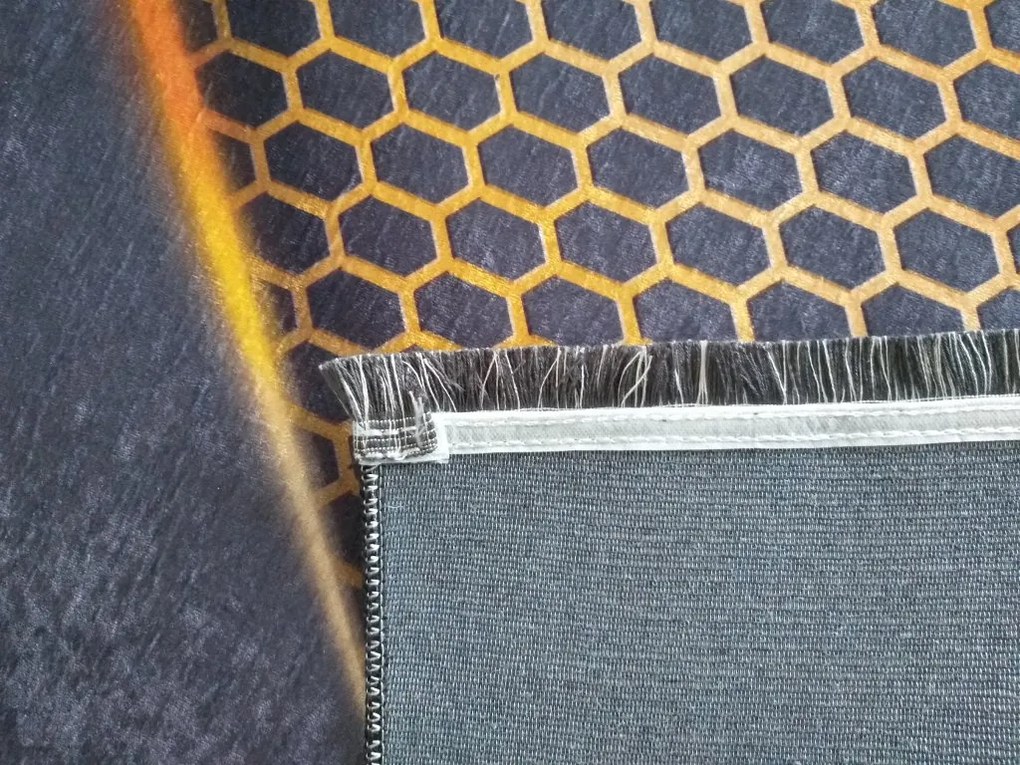 DY Čierno-zlatý koberec s geometrickým vzorom Black 05 Rozmer: 60x100 cm