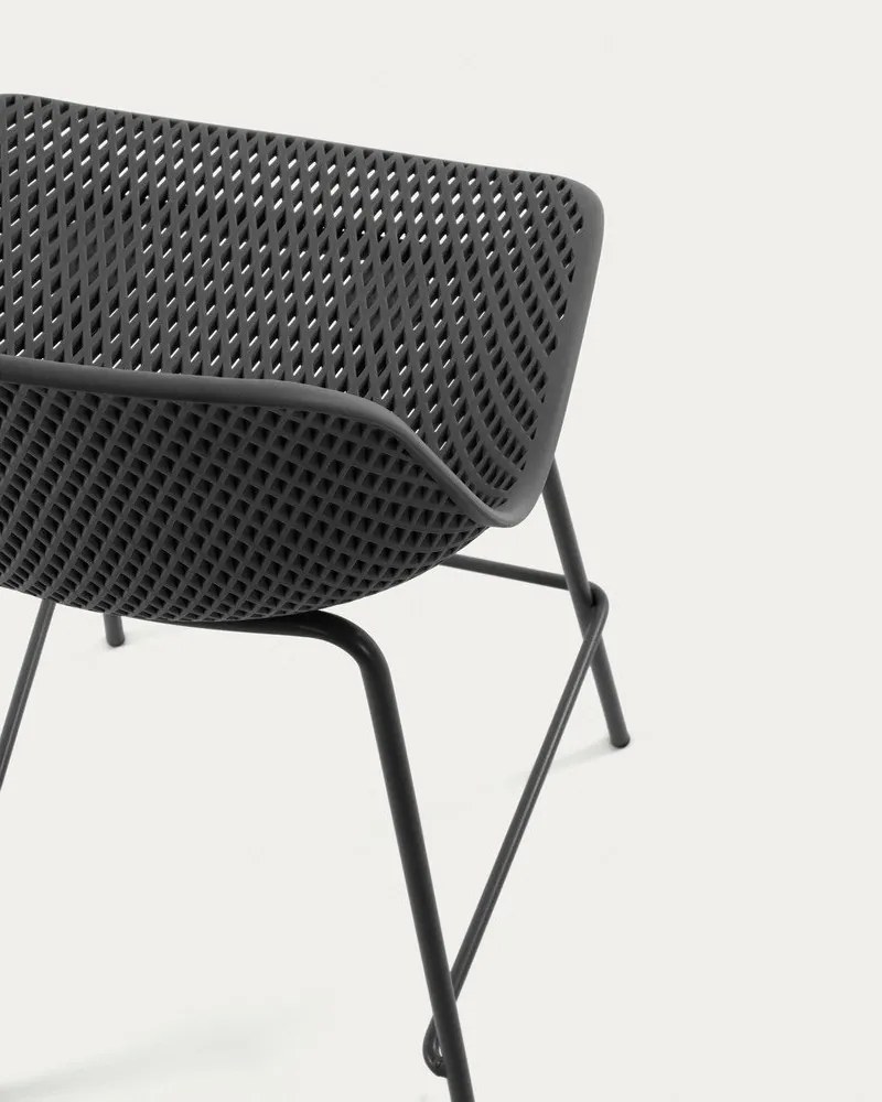 Antracitová kovová/plastová záhradná barová stolička Quinby – Kave Home