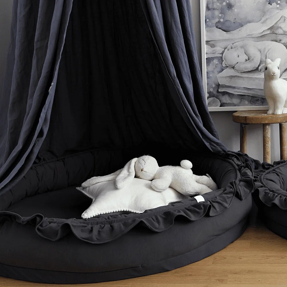 Hniezdo pre deti s volánom grafitová