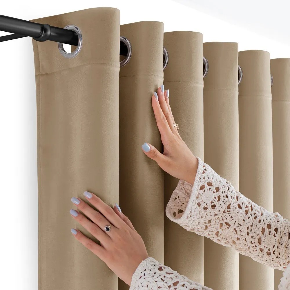 Béžový zamatový dimout záves 200x175 cm Velto – Filumi