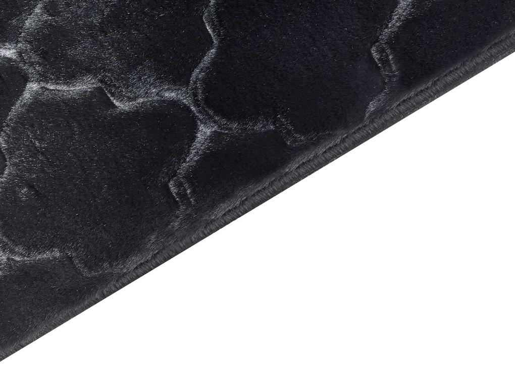 Koberec z umelej zajačej kožušiny 80 x 150 cm čierny GHARO Beliani