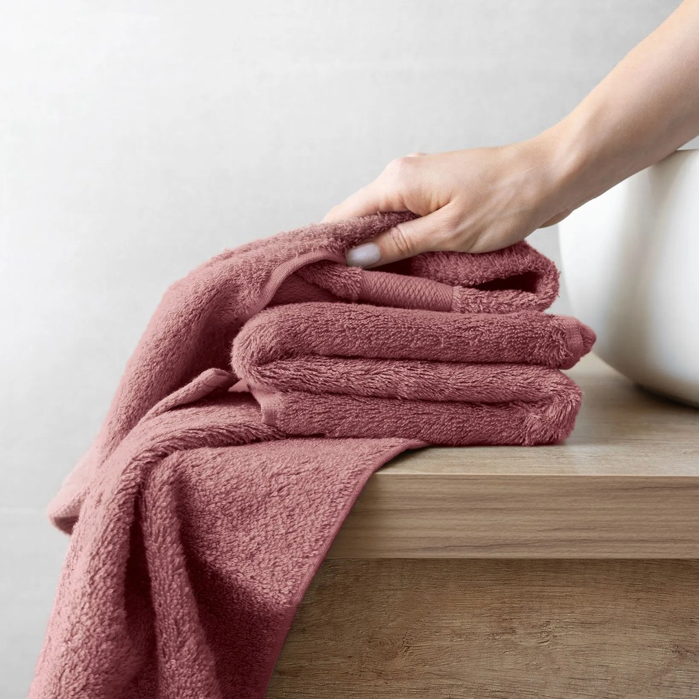 Goldea bambusový uterák/osuška - pastelovo vínový 70 x 140 cm