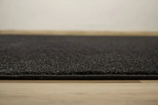 Metrážny koberec Romance-Elite 78 čierny