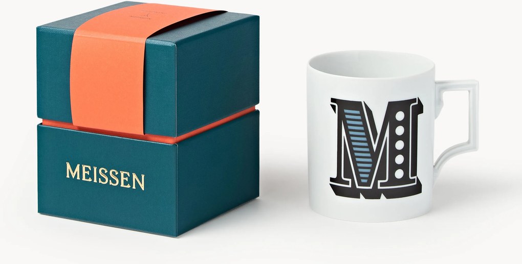 Westwing x MEISSEN, Ručne vyrobený hrnček's ozdobným motívom Initials
