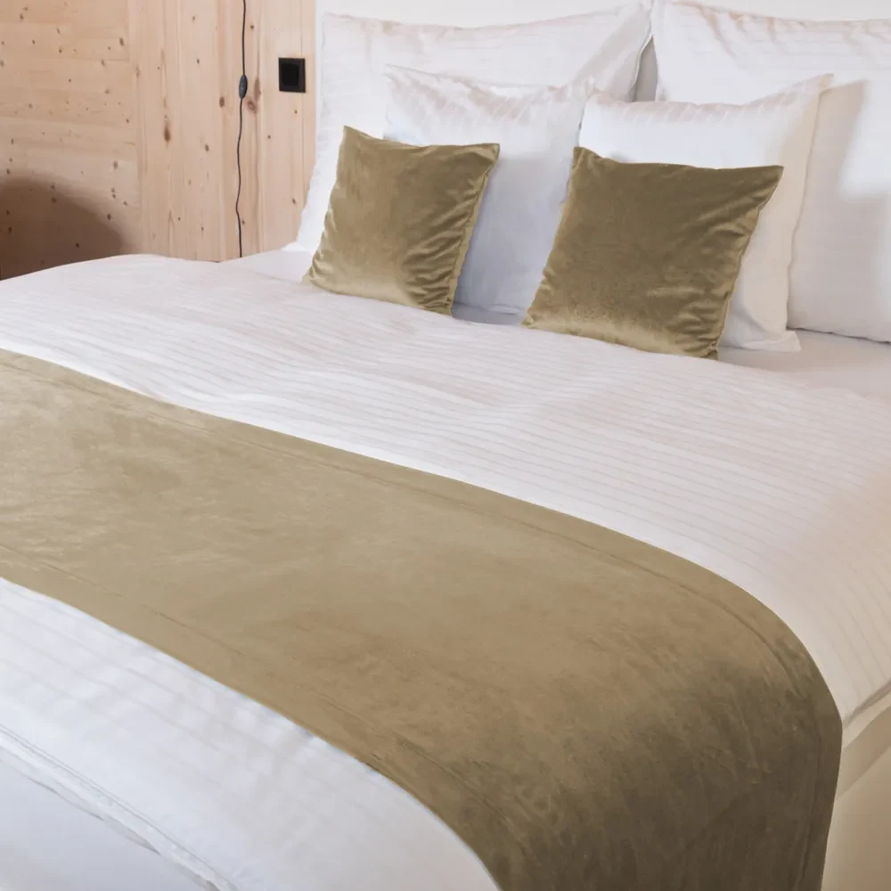 Biante Zamatový prehoz/behúň na posteľ Velvet Prémium SVP-026 Kávovo béžový 60x260 cm