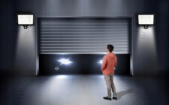 BERGE LED reflektor IP65 - 20W - 1800lm s pohybovým a súmrakovým senzorom - studená biela